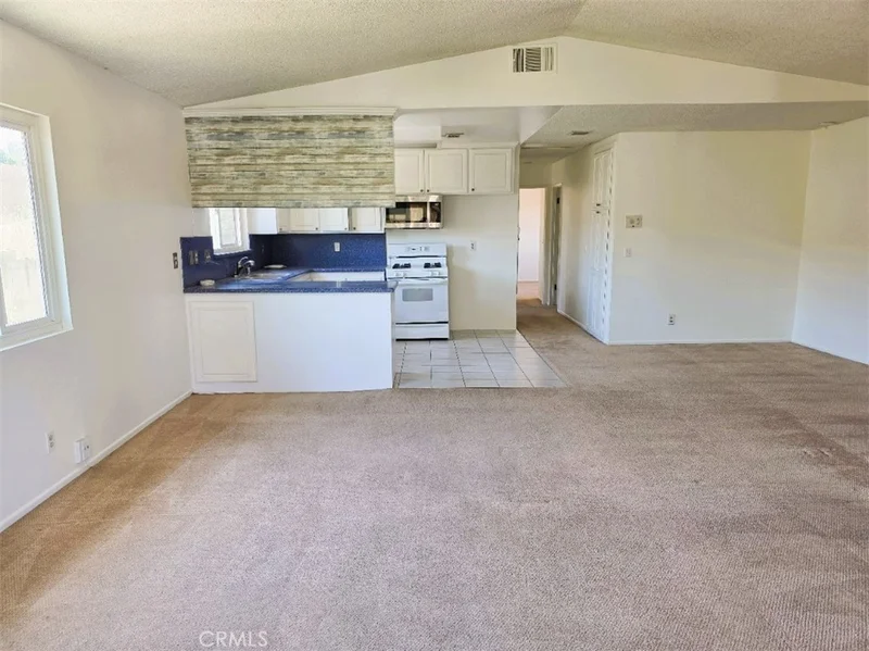 4442 E Addington Drive photo 2