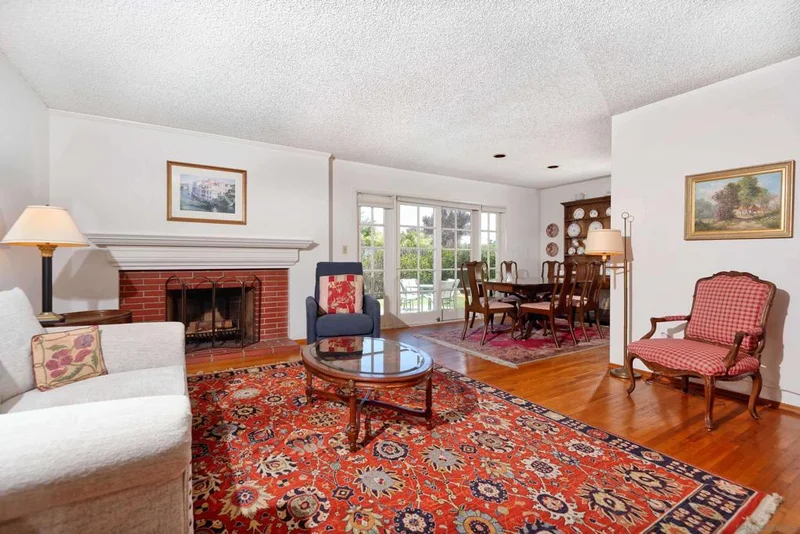 3152 Governor Drive photo 2