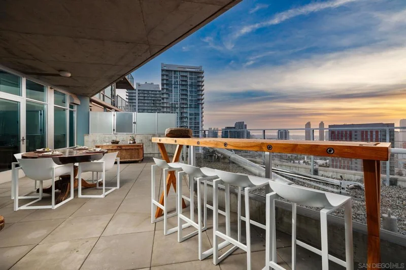 1080 Park Blvd 1702 photo 2