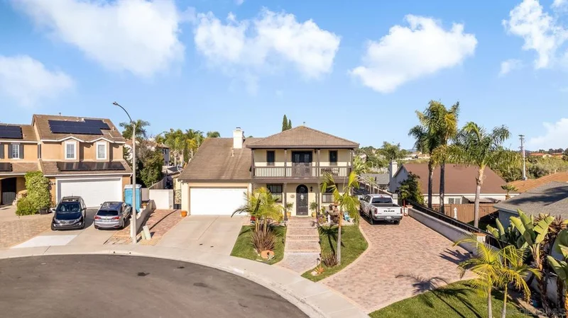523 Hatherly St photo 2