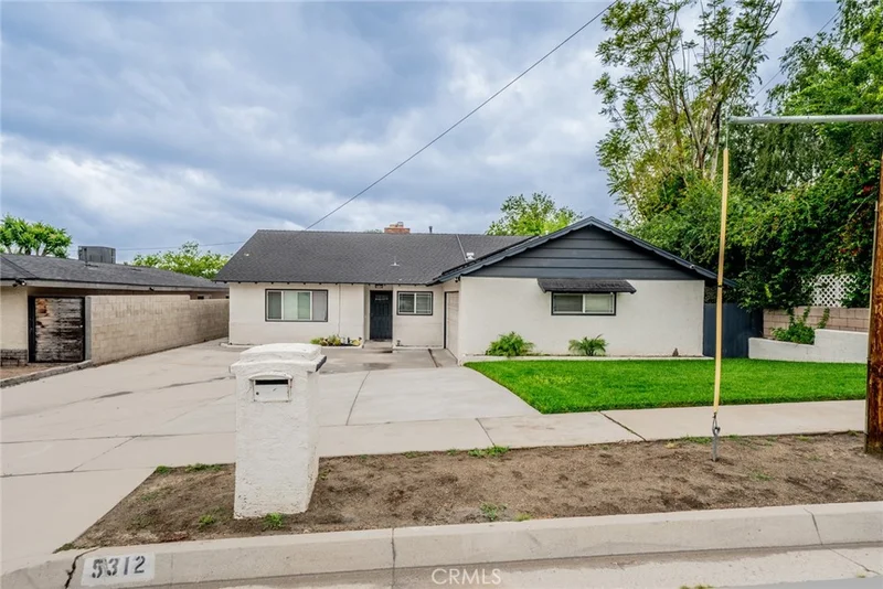 5312 N Mountain View photo 2