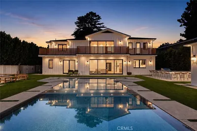 17319 Magnolia Boulevard