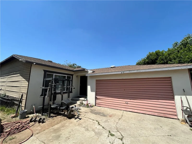 3812 E 1 st