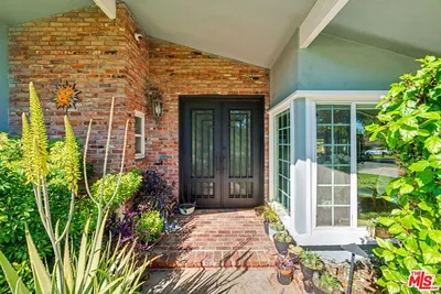17409 Kinzie Street photo 2