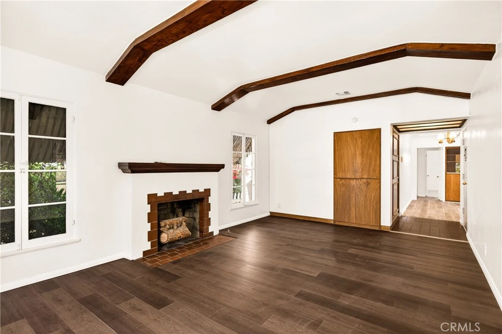Interior 4