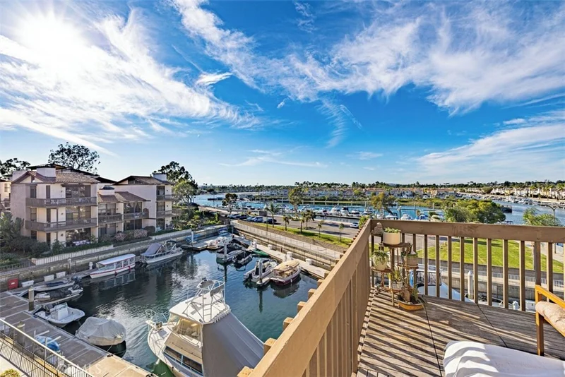 5327 Marina Pacifica Drive Key19 photo 2
