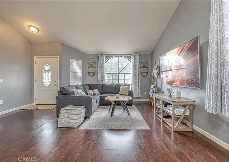 37526 Rose Street photo 2