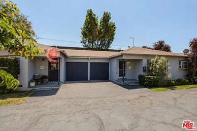 4177 Ince Boulevard 1/2 photo 2