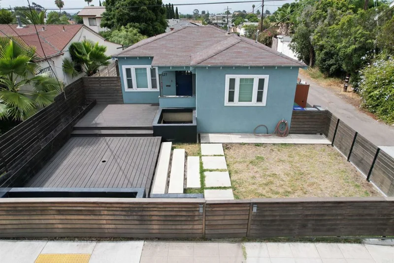 4627 Dwight Street photo 2
