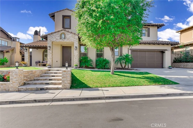 1127 Las Colinas Way photo 2