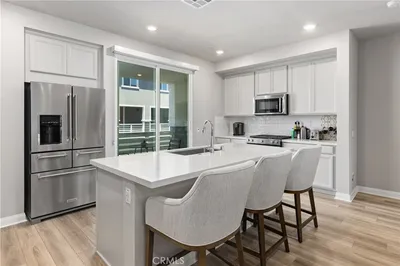 1472 W Sunrise Lane