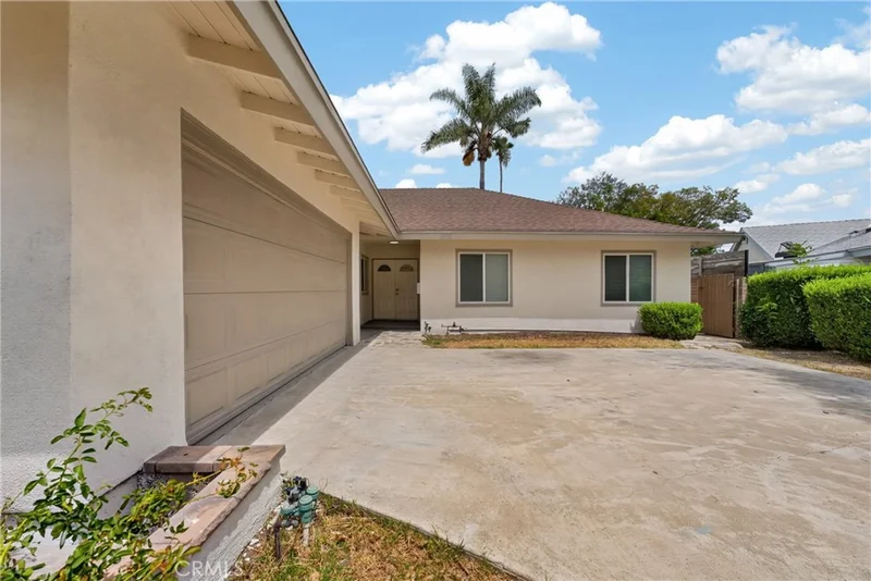 8938 Gothic Avenue, North Hills, CA 91343