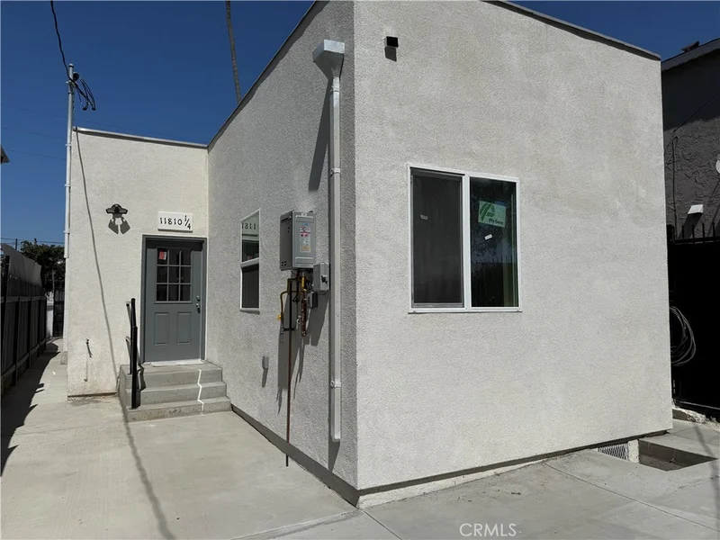 11810 S Figueroa S