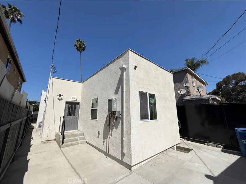 11810 S Figueroa S photo 2