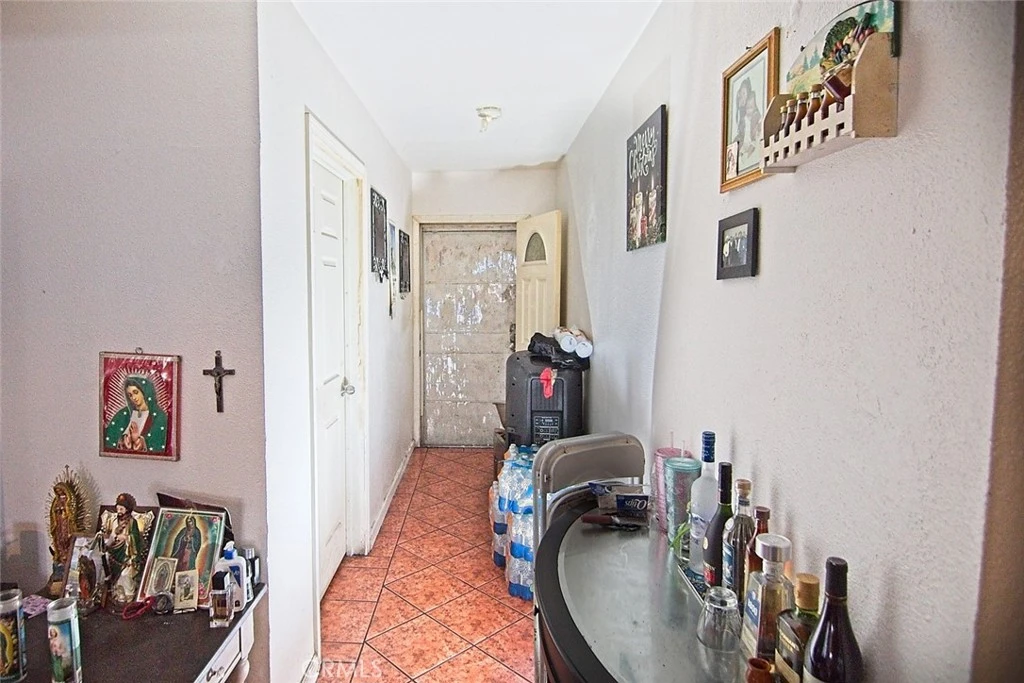 Interior 4