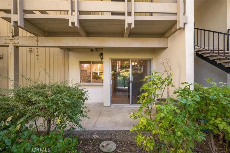 23732 Hillhurst