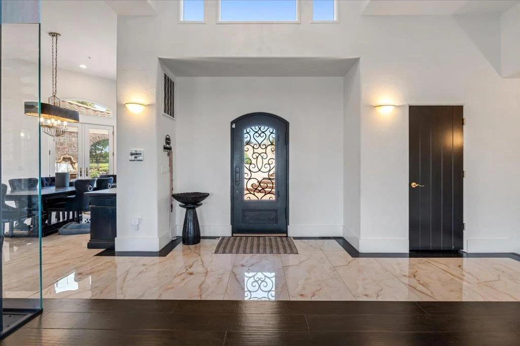 Interior 4