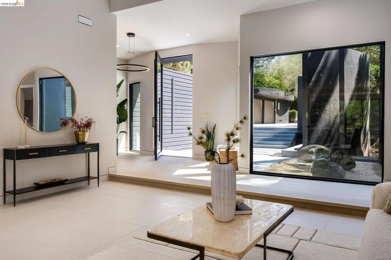 5645 Bacon Rd photo 2