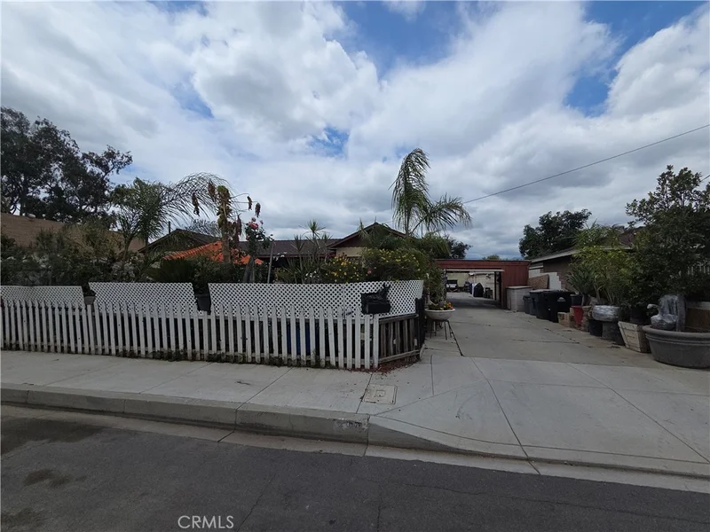 322 W Phillips photo 2