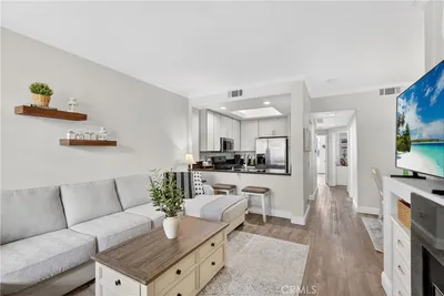 1027 S Stresa