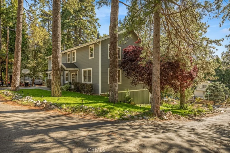 123 Bambi Trail, Crestline, CA 92325