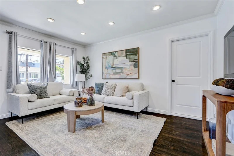 1637 Armour Lane