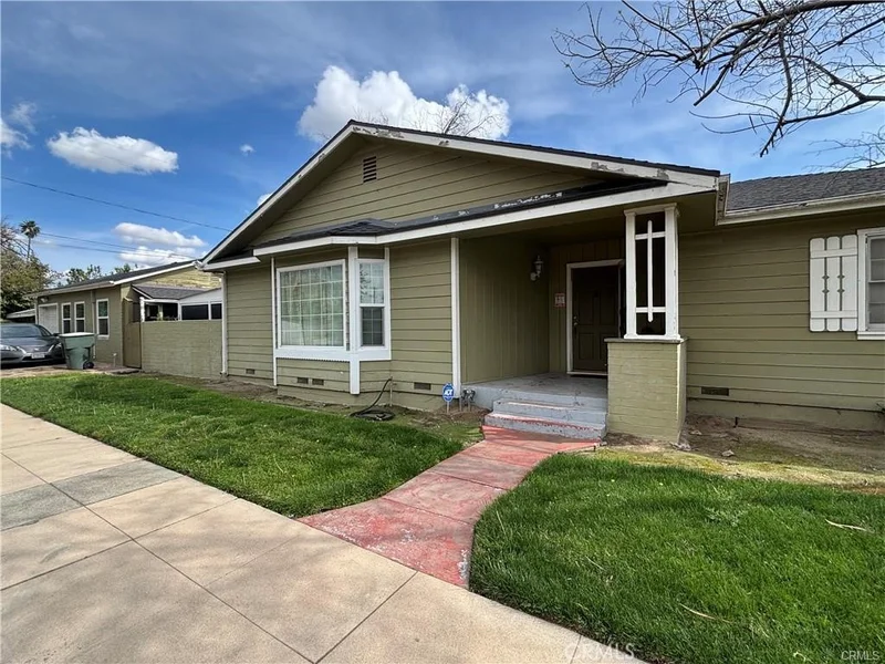 3297 N Pershing 2