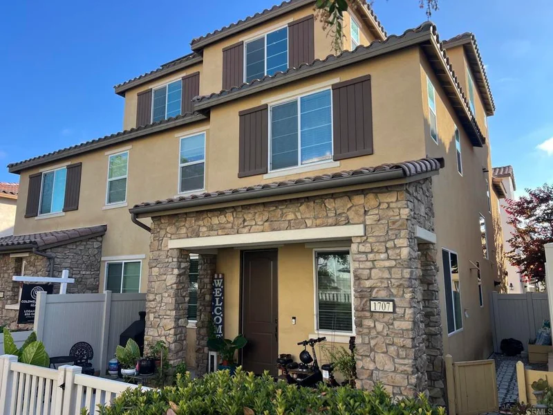 1707 Frangipani Avenue