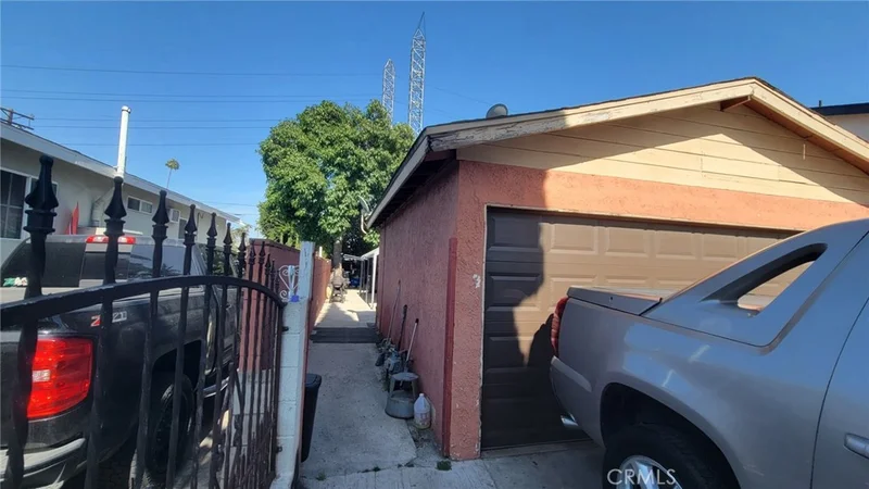 9306 Parmelee Avenue photo 2