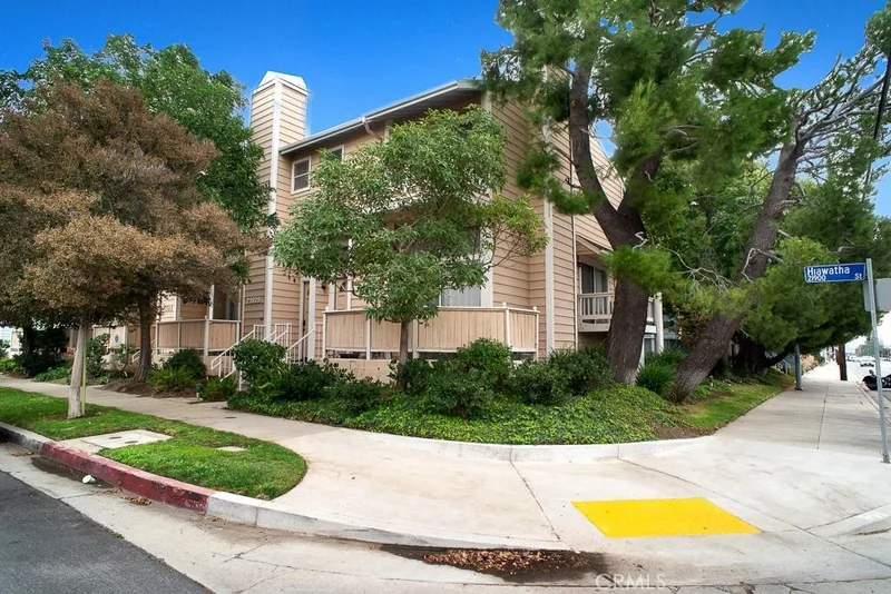 10350 Topanga Canyon Boulevard photo 2