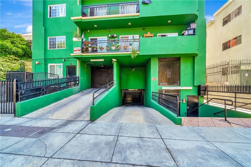 316 S New Hampshire 205