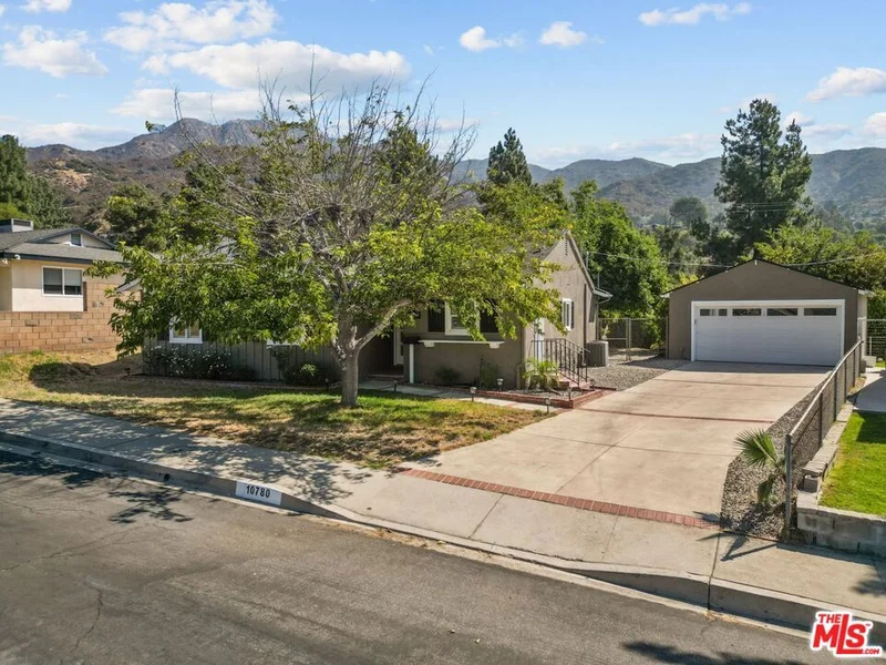 10780 Deliban Street, Tujunga, CA 91042