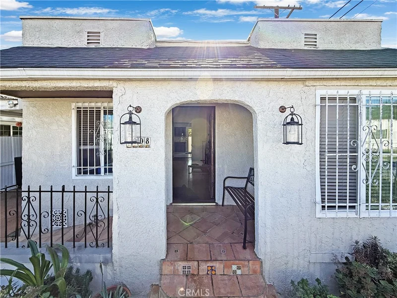 3008 W 30th