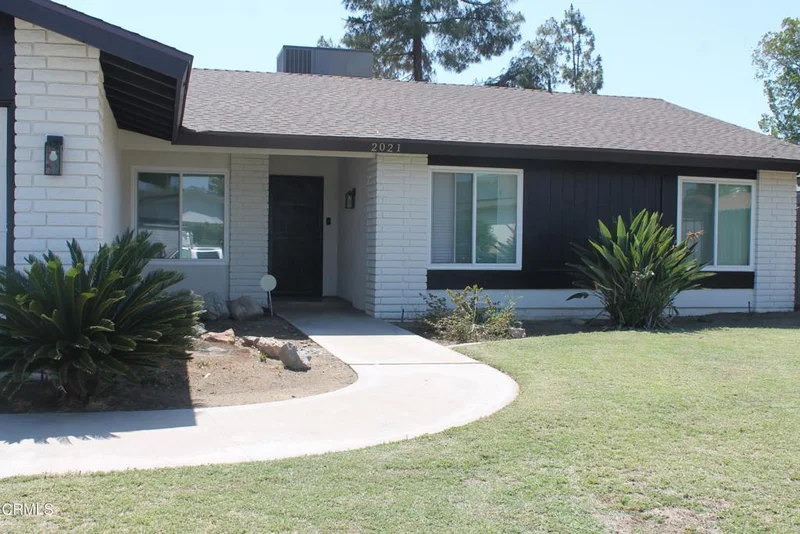 2021 Carlton Street photo 2