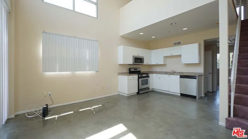 922 W 23Rd Street 206 photo 2