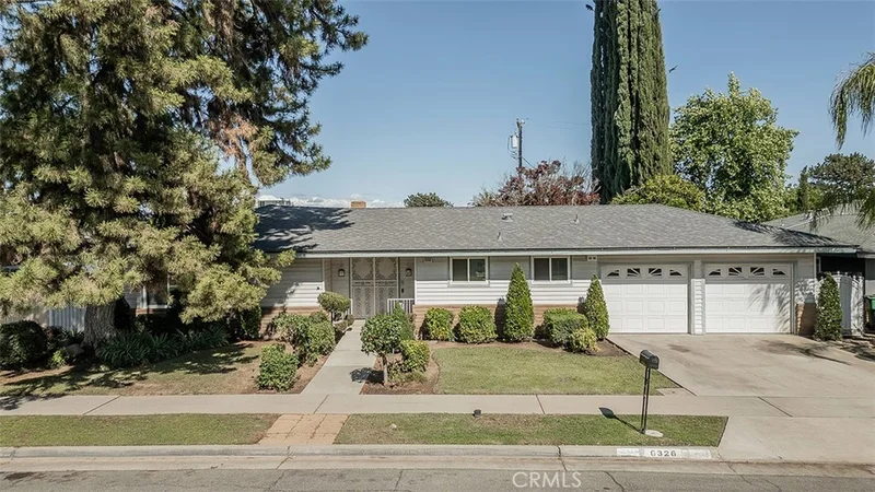 6326 N Bergeron