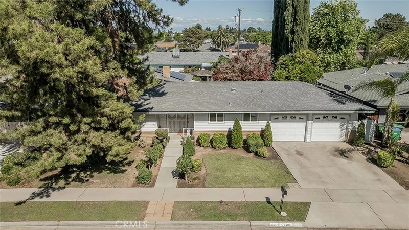 6326 N Bergeron photo 2