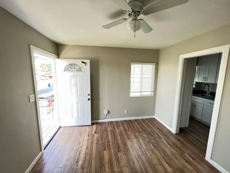 527 Dewey Street photo 2