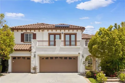 2563 N Falconer