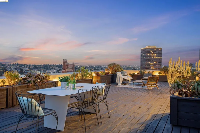 320 Lee Street 1302