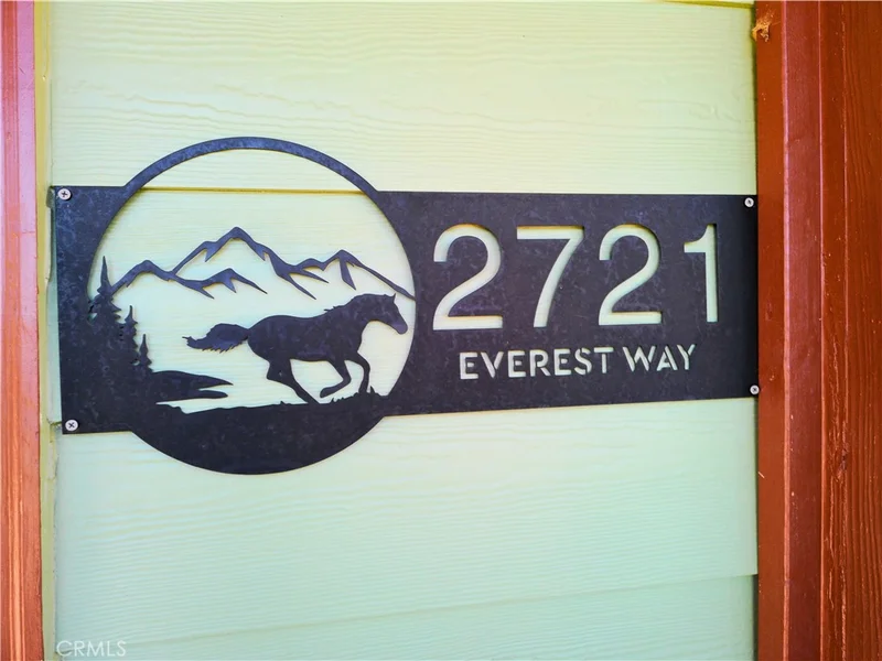 2721 Everest photo 2