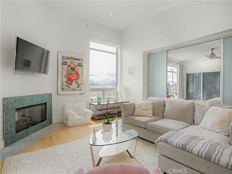 1225 E Grand Avenue D photo 2
