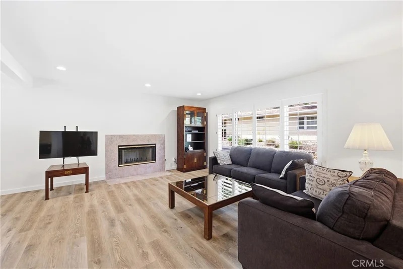 4776 Excelente Drive photo 2