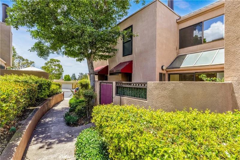 25761 Le Parc 72