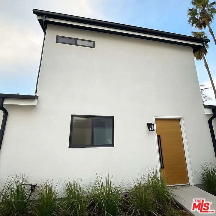 5417 Gentry Avenue, Valley Village, CA 91607