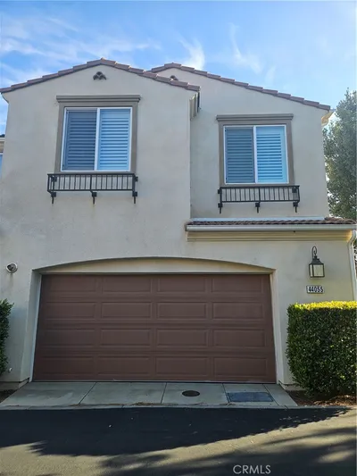 44055 Calle Luz