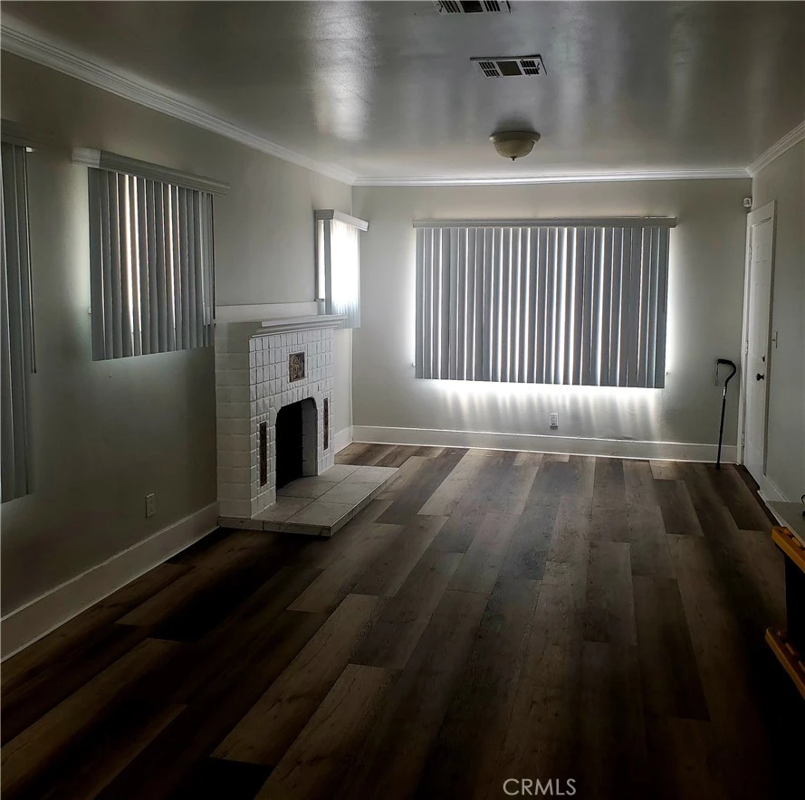 Interior 4