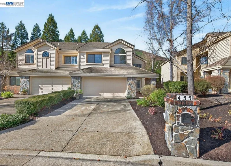 Photo 2 of 455 Eagle Valley Way