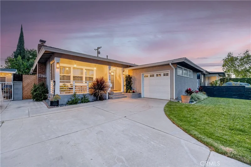 2719 Nipomo Avenue, Long Beach, CA 90815
