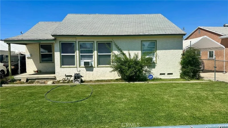 1405 Chester Avenue photo 2